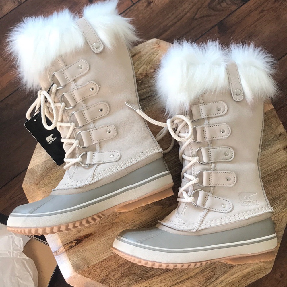 Joan of Artic Boots - Picture 2 of 6